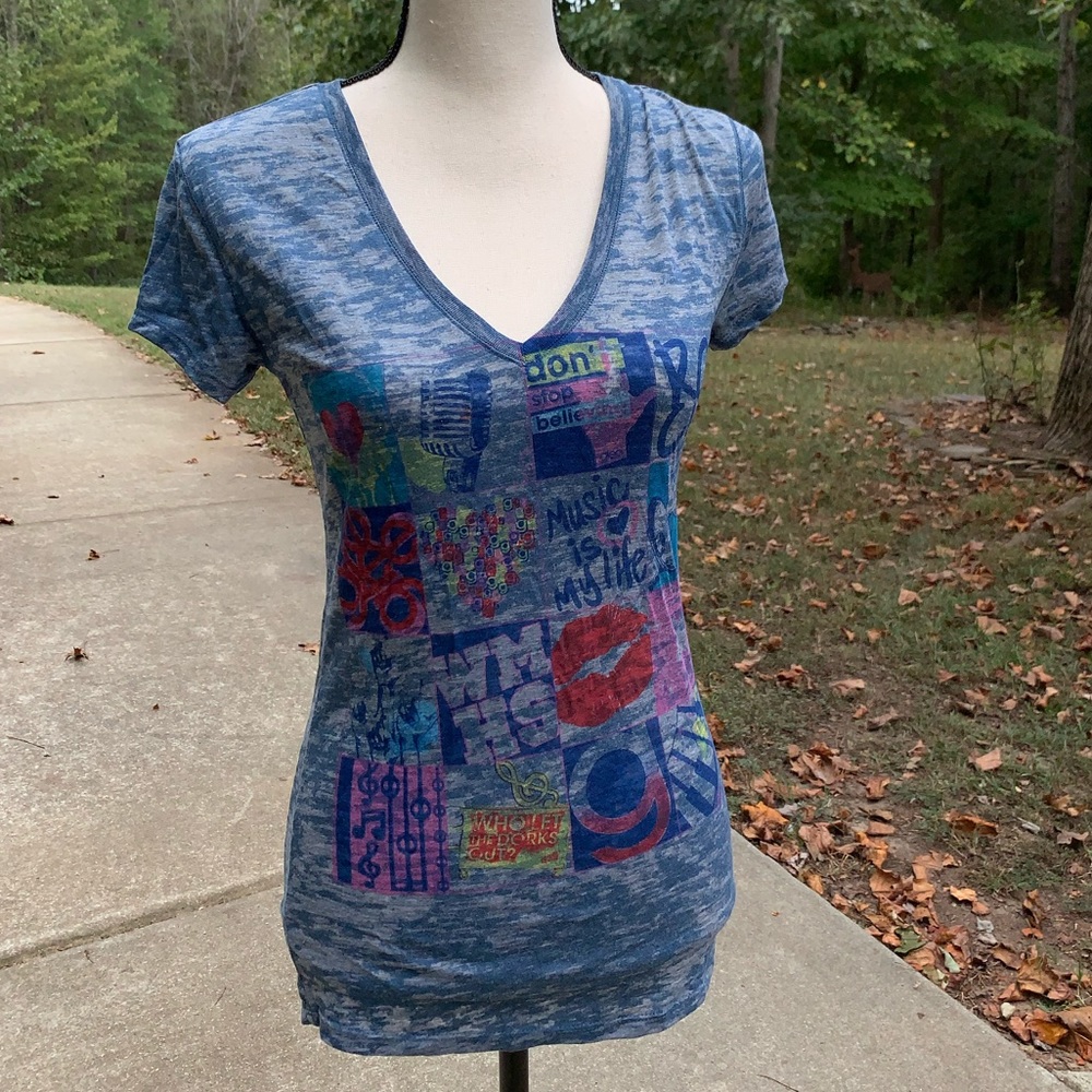 Glee T-shirt size Medium in EUC